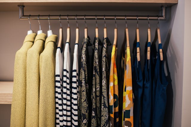 Upptäck moderiktiga kläder och accessoarer på klädaffärer i Ängelholm med personlig service